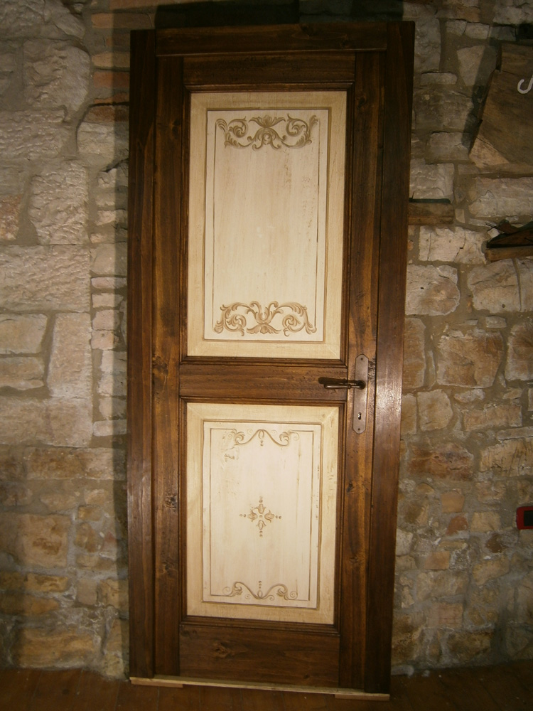 Porte in legno piallate a mano stile antico decorate Franco Melani